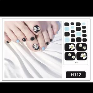 Black Daisy Nail Strips Pedicure